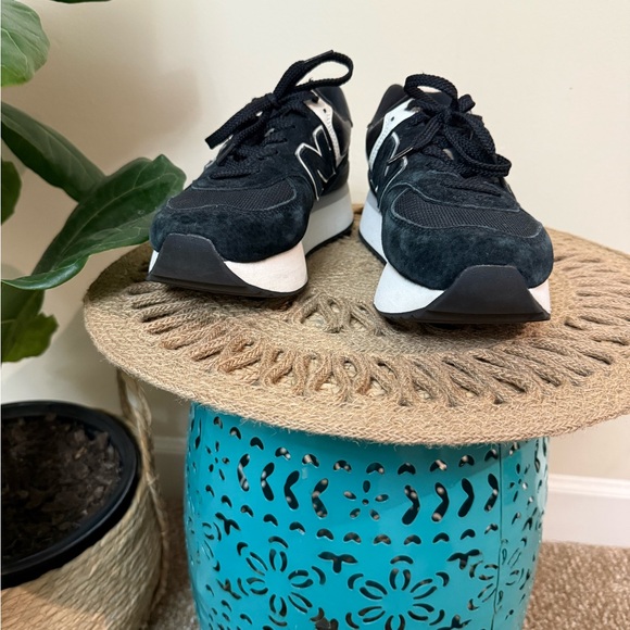 New Balance Black and White Athletic Shoes - Picture 7 of 8